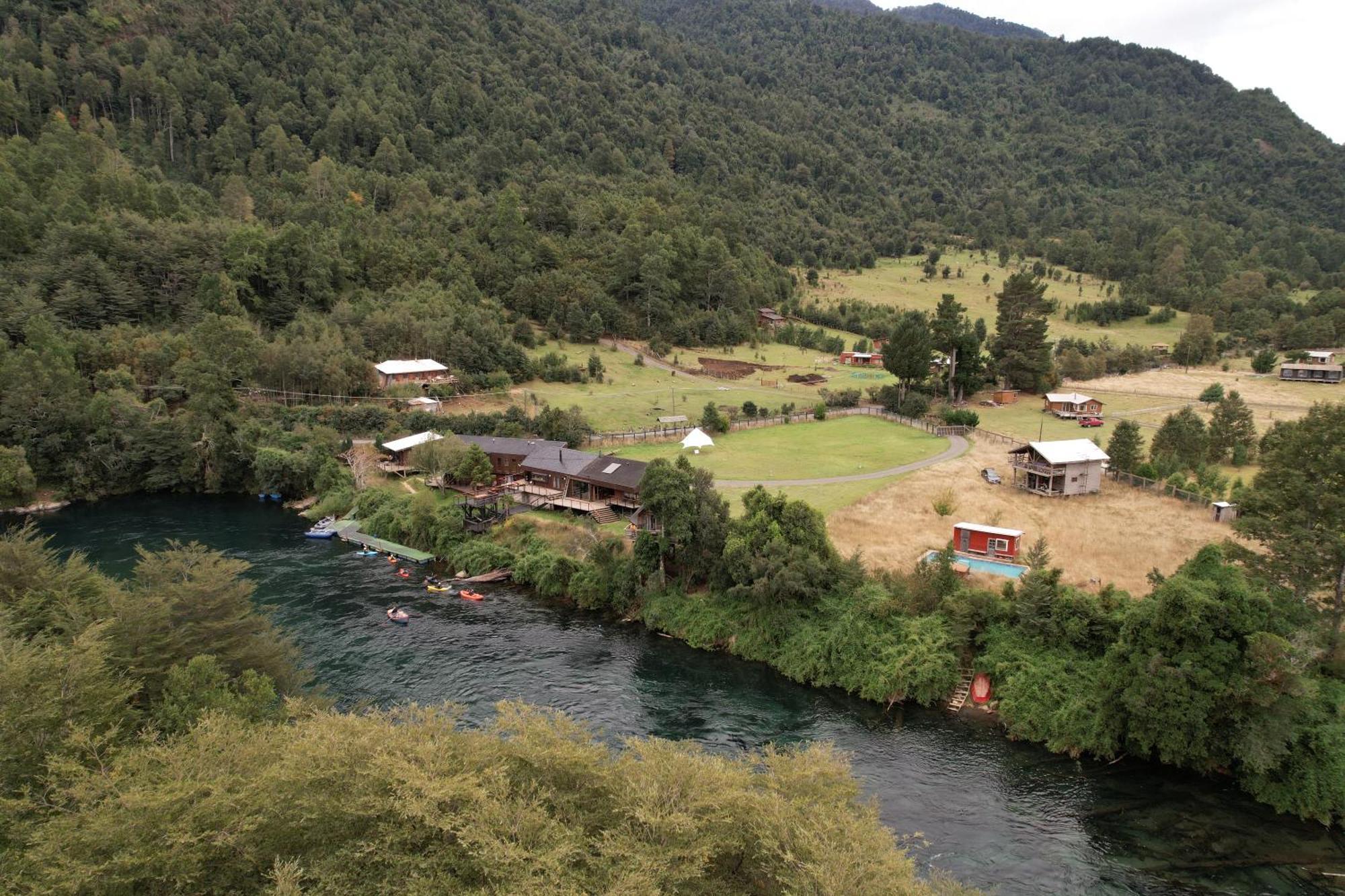 Pucontours River Lodge エクステリア 写真